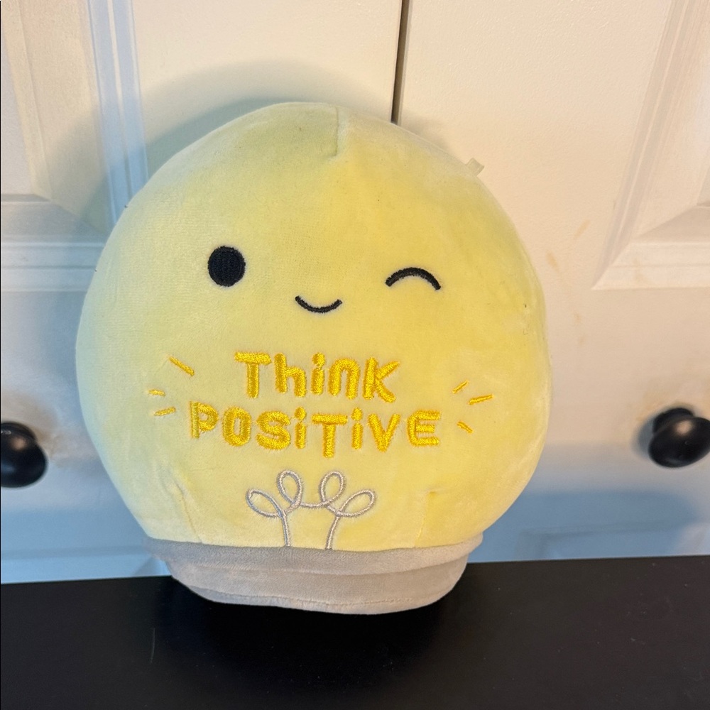 Squishmallows 7" Crissle the Lightbulb plush toy. No tag